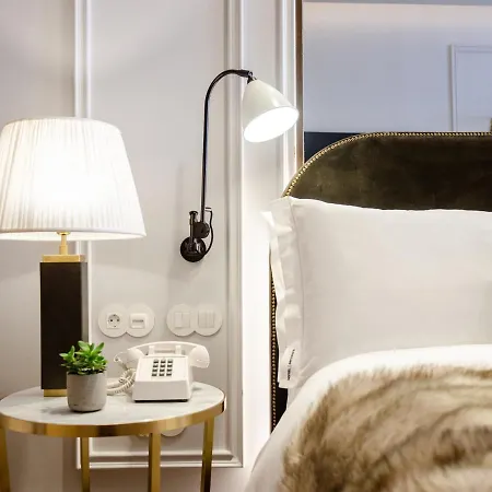 Browns Avenue