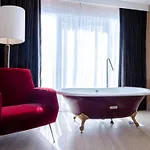 מלון Browns Avenue 5*