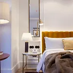 Browns Avenue מלון 5*