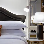 Browns Avenue מלון 5*