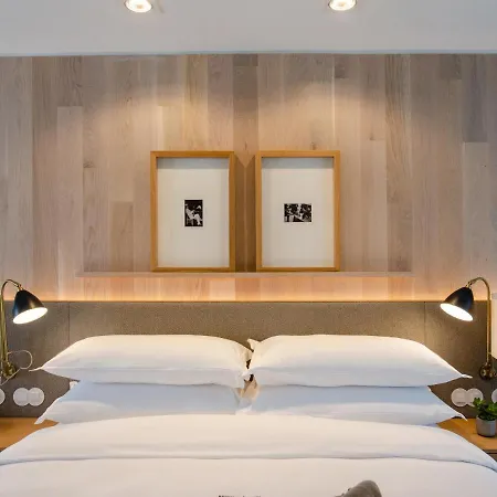 فندق Browns Avenue 5*