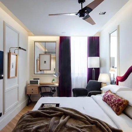 Отель Browns Avenue 5*