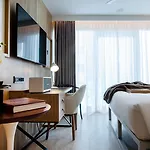 Ξενοδοχείο Browns Avenue 5*