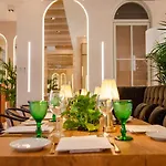 Browns Avenue Ξενοδοχείο 5*