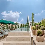 Browns Avenue Ξενοδοχείο 5*