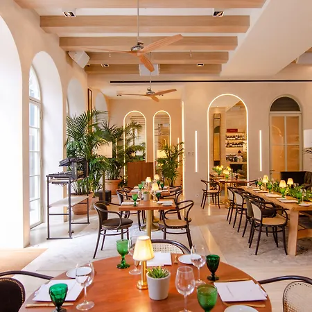 מלון Browns Avenue 5*