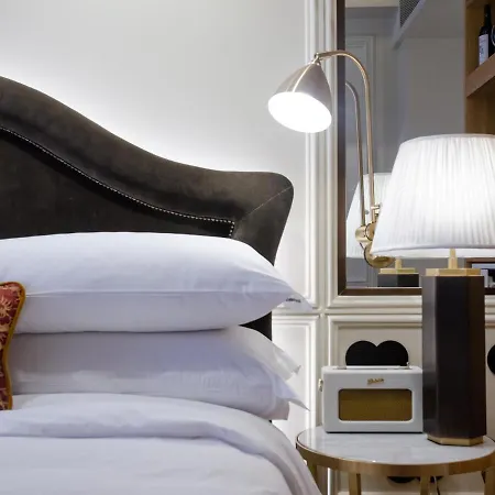 Browns Avenue Otel 5*