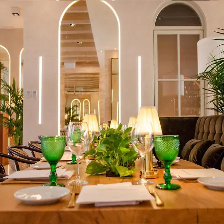 Browns Avenue Otel 5*