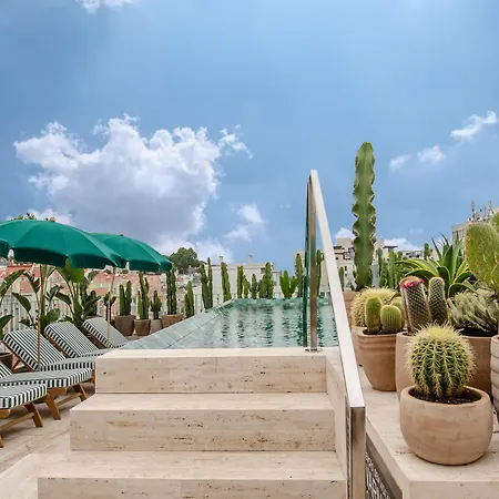 Browns Avenue Otel 5*